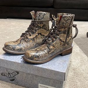 Freebird Manchester tan croc size 10